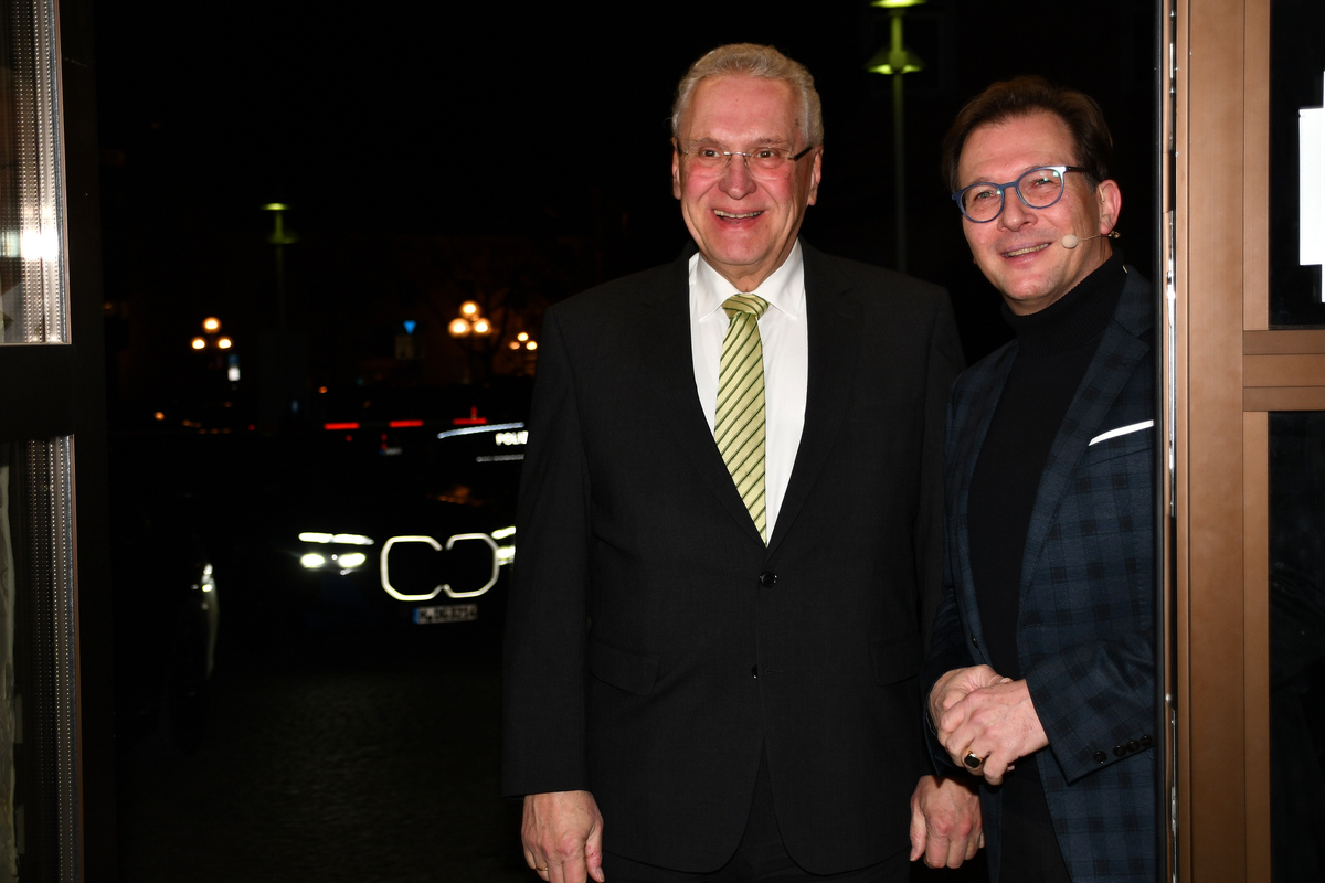 Zur Podiumsdiskussion �Ohne Sicherheit geht nichts� konnte der Bayreuther Landtagsabgeordnete Franc Dierl (rechts) den bayerischen Innenminister Joachim Herrmann begr��en.