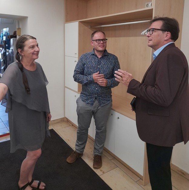 MdL Franc Dierl (rechts) im Gespr�ch mit dem Museumsleiter des Urwelt-Museums Oberfranken in Bayreuth Dr. Serjoscha Evers und dessen Wissenschaftlichen Mitarbeiterin Dr. Ulrike Albert.